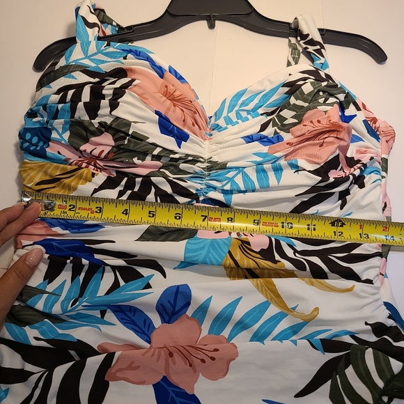 Coco Reef Bra Sized 38C One Piece Swimsuit Floral Tropical Underwire Lined Nylon - Picture 8 of 11